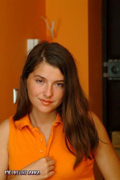16P Pictures of Anna Virgin all naked for you