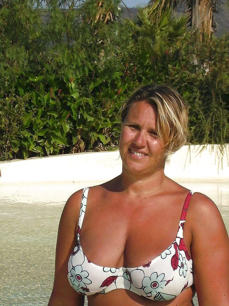 20P Busty women 38 (clothed special).