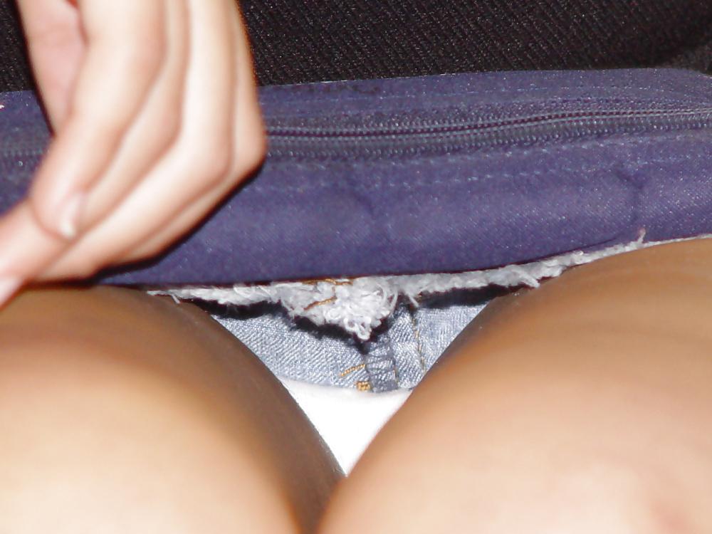 8P Upskirt a una deliciosa nena de la Universidad