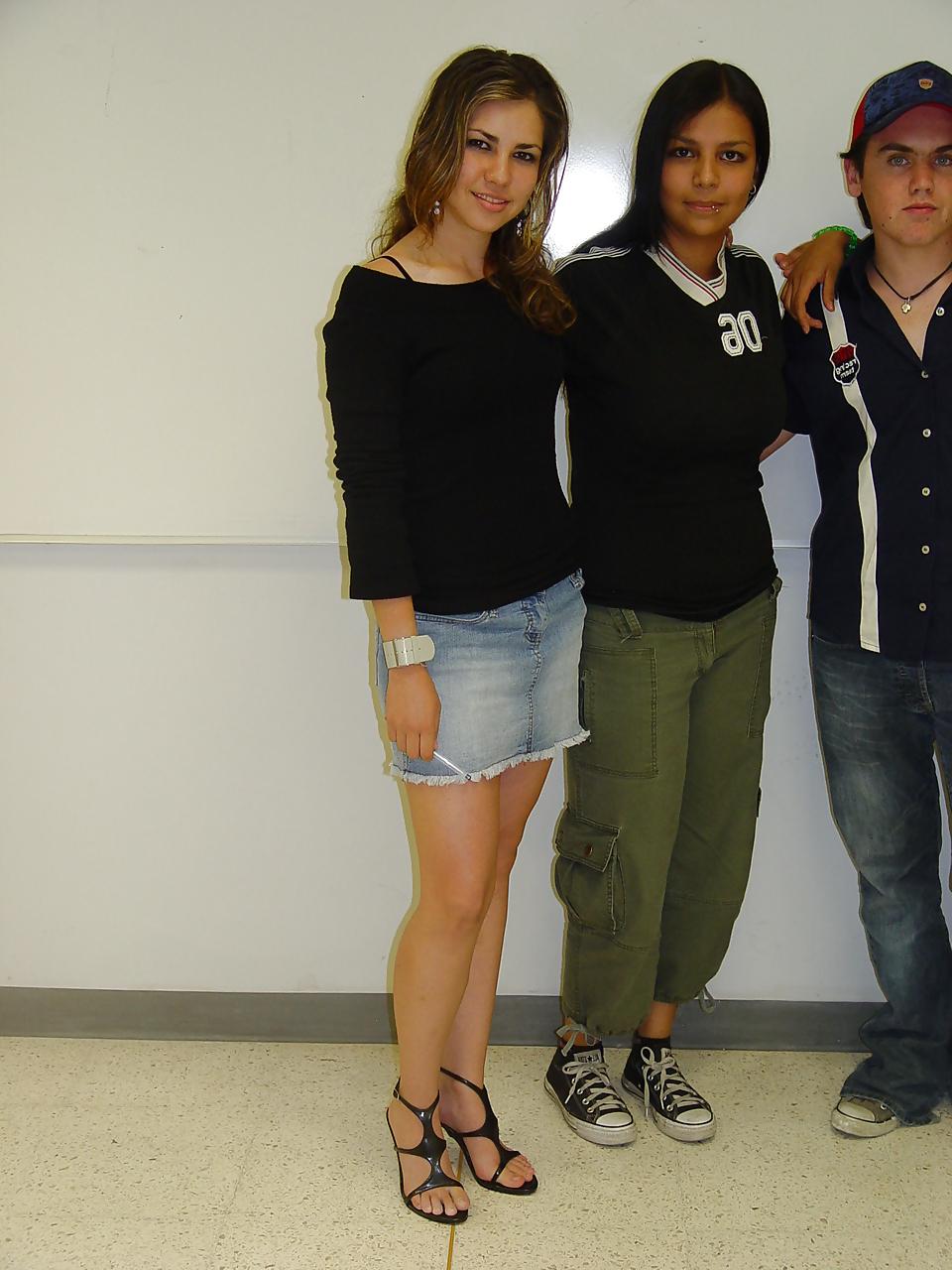 8P Upskirt a una deliciosa nena de la Universidad