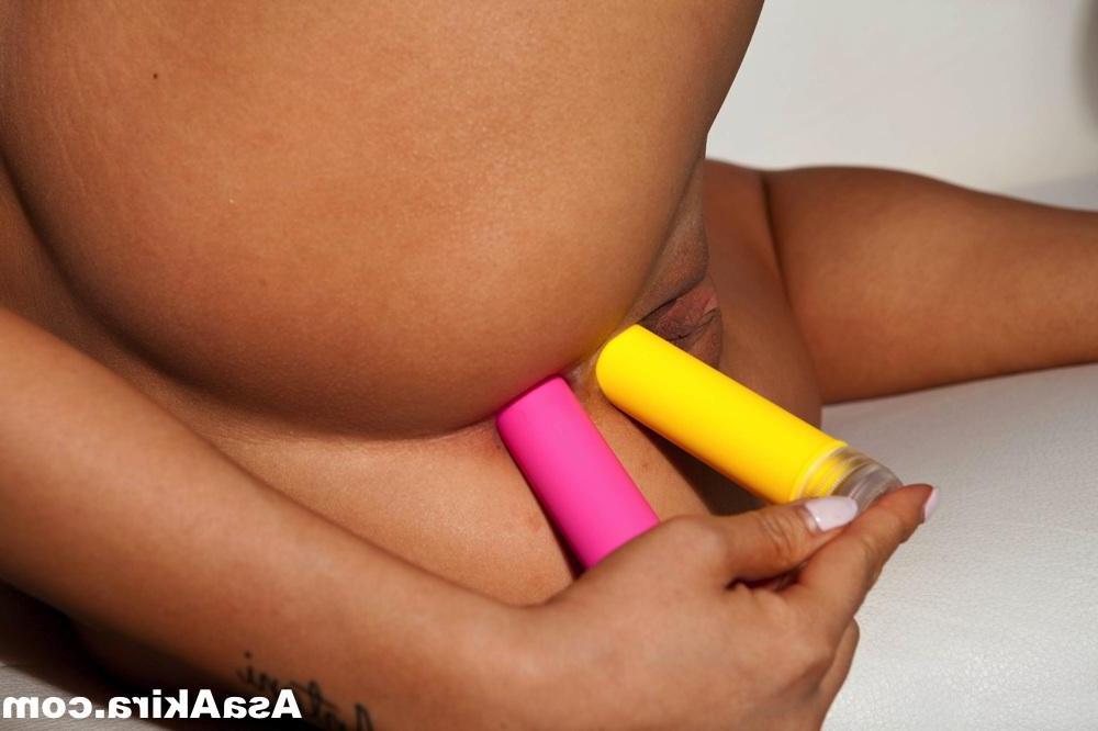 16P Glammed up Asa Akira DPs herself with two toys