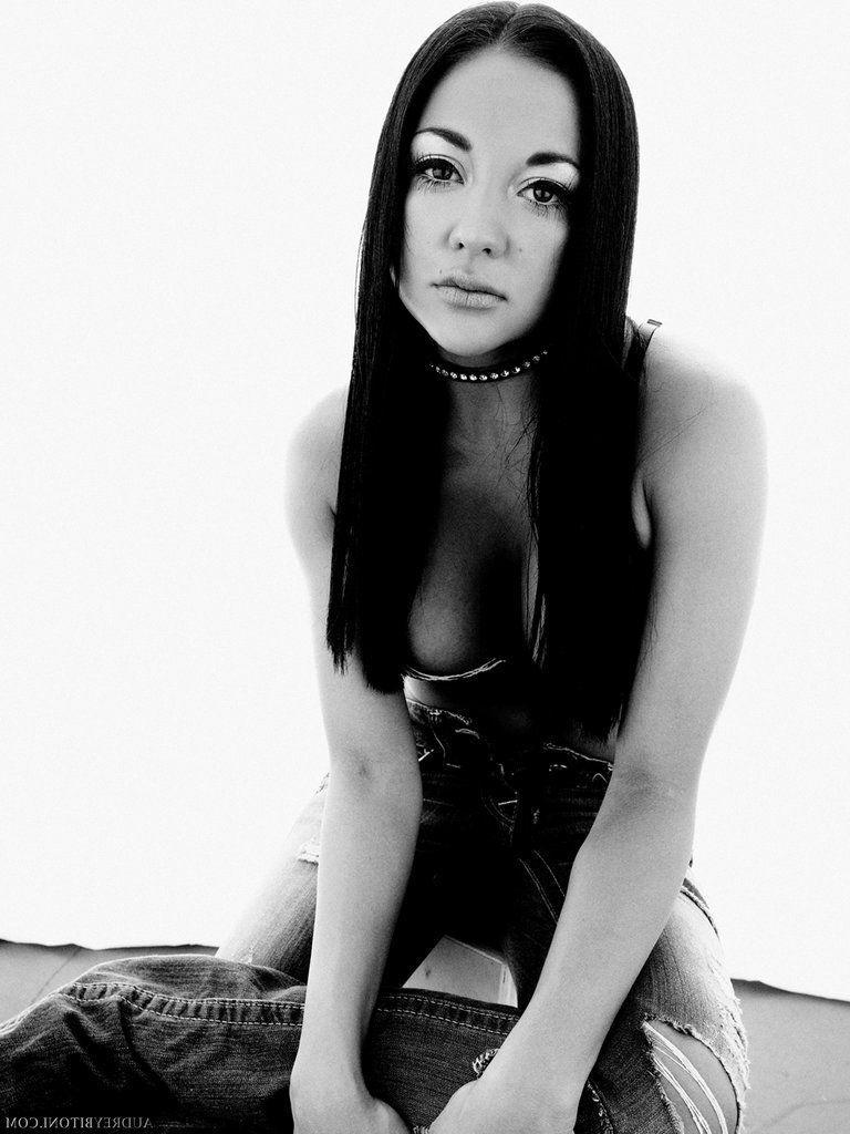 15P Pictures of teen slut Audrey Bitoni fingering her pussy in black and white