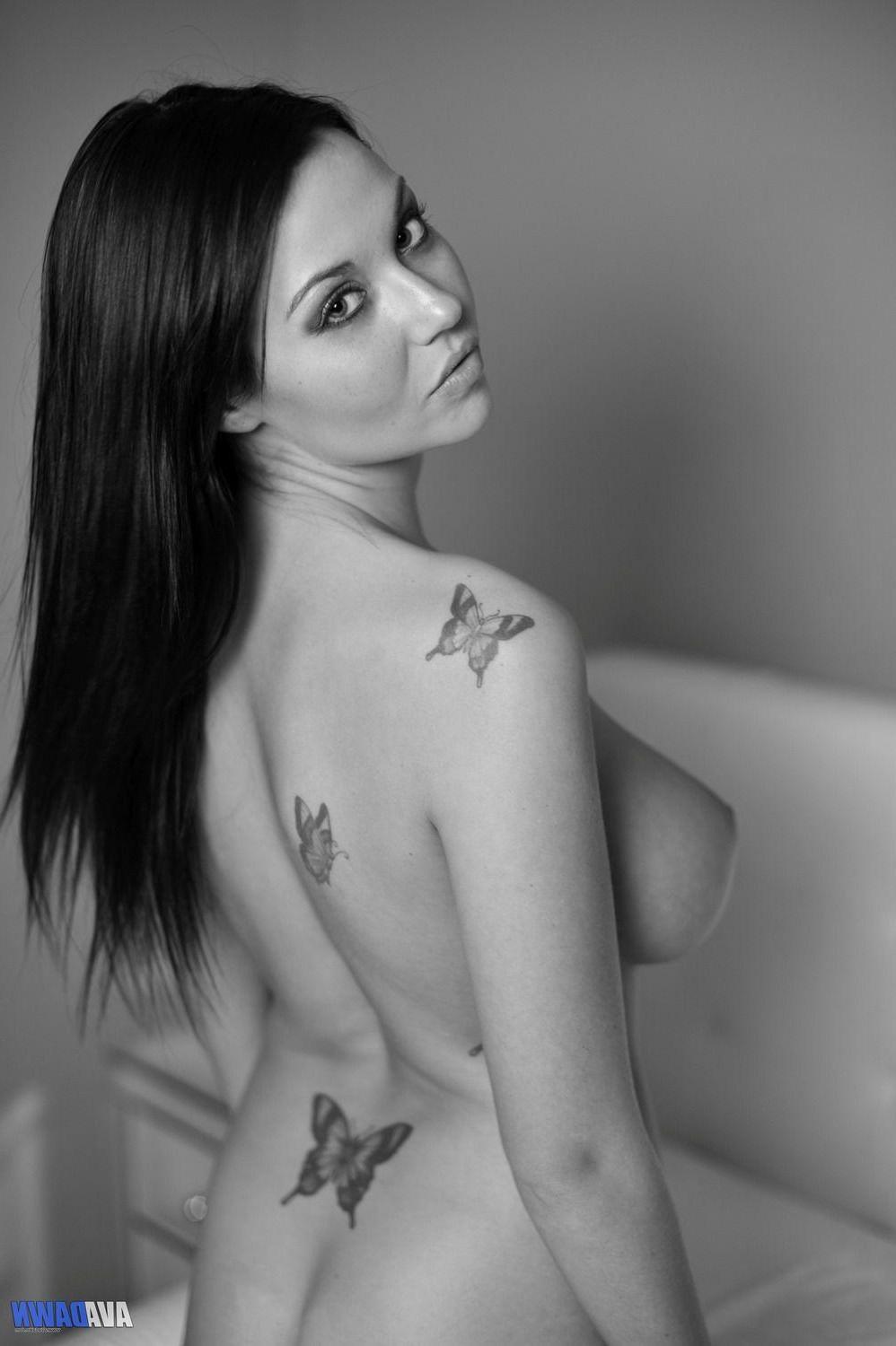 14P Pictures of teen nympho Ava Dawn in bed in black and white