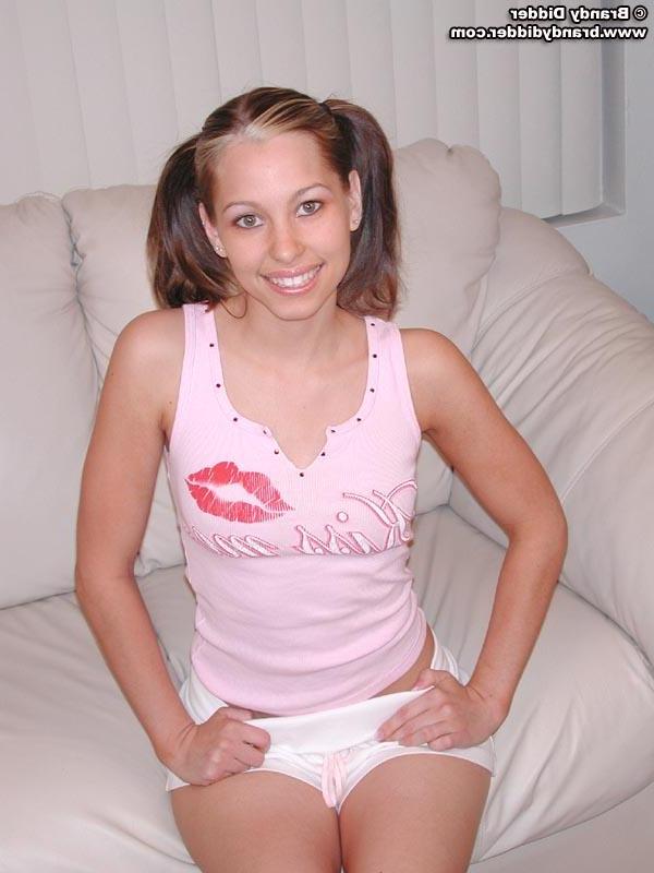 20P Pictures of Brandy Didder getting all nude for you