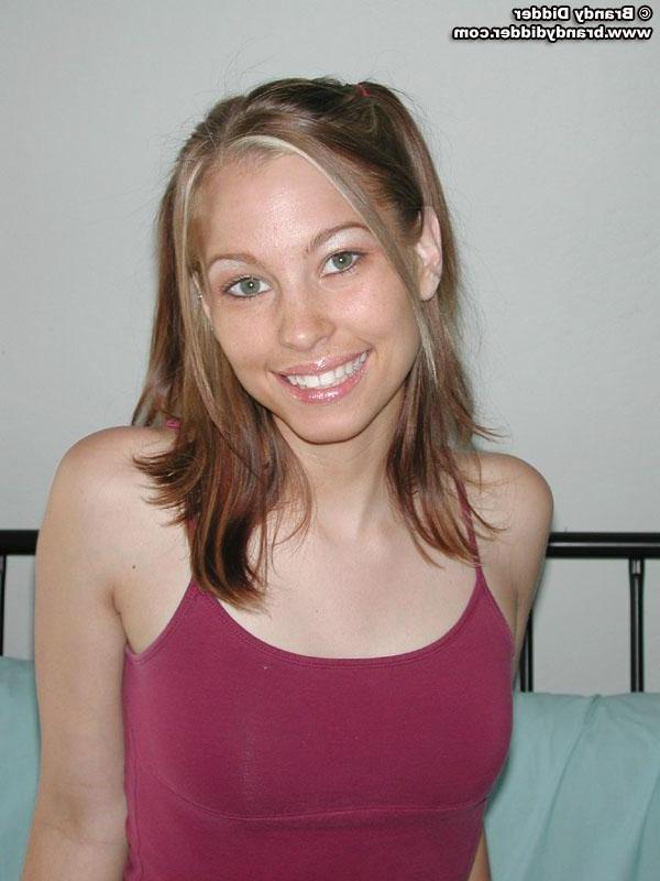 20P Pictures of Brandy Didder getting nude for you in bed