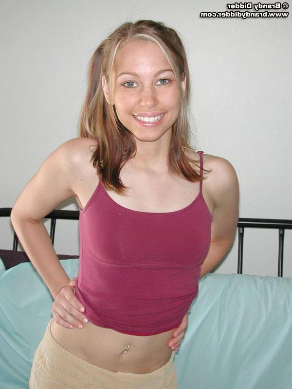 20P Pictures of Brandy Didder getting nude for you in bed