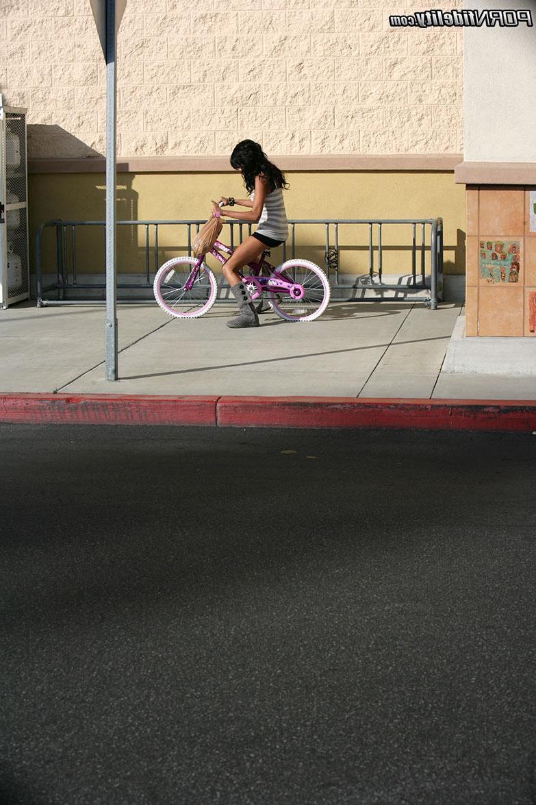16P Hot chick Breanne chooses between riding a bike and riding Ryan's cock
