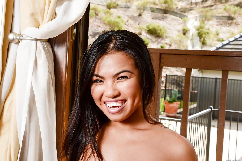 16P Smiley asian amateur with shaved pussy and sexy soles gets rid of her clothes