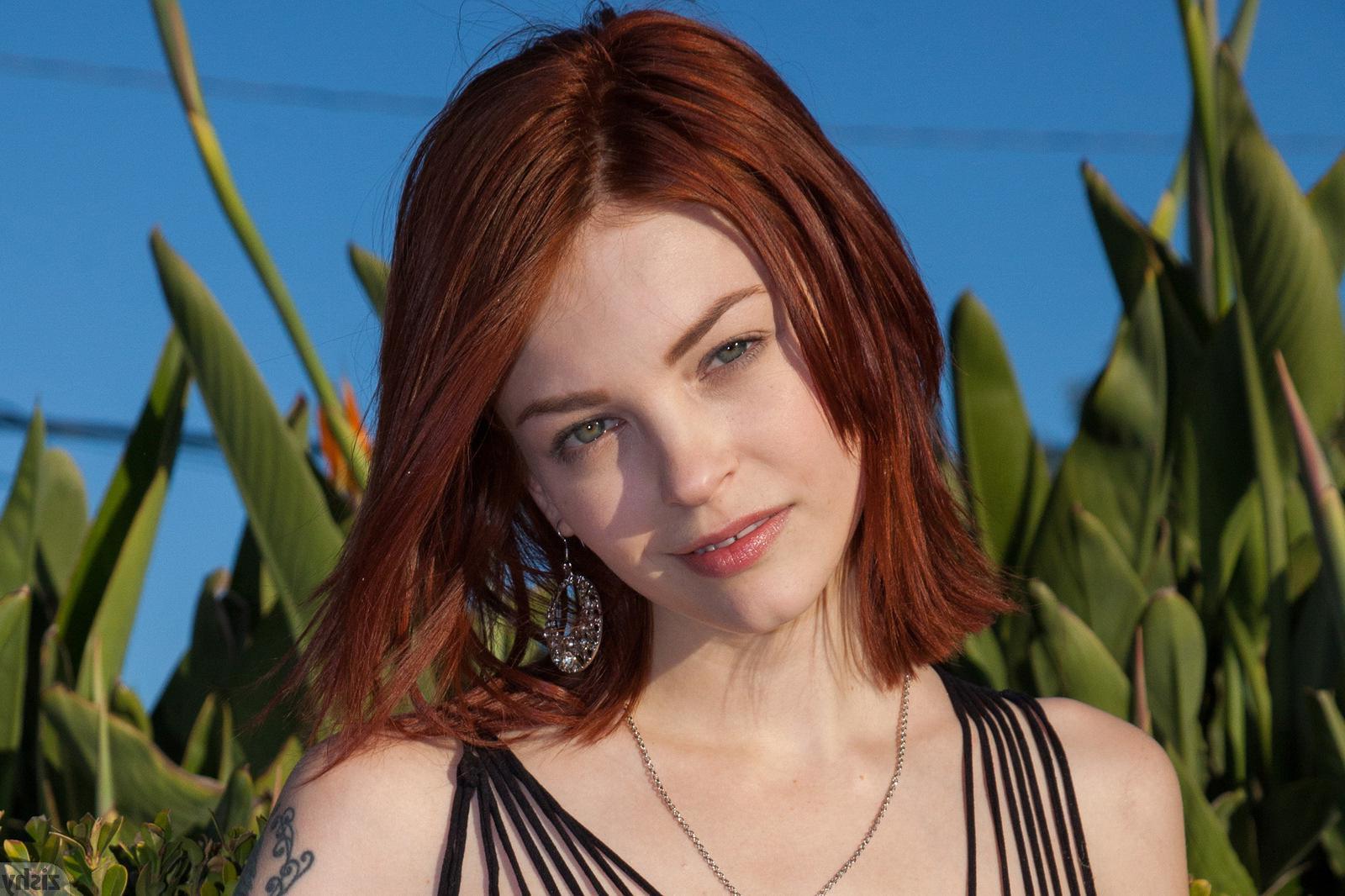 12P Redhead girl Bree Daniels teases with her sexy body