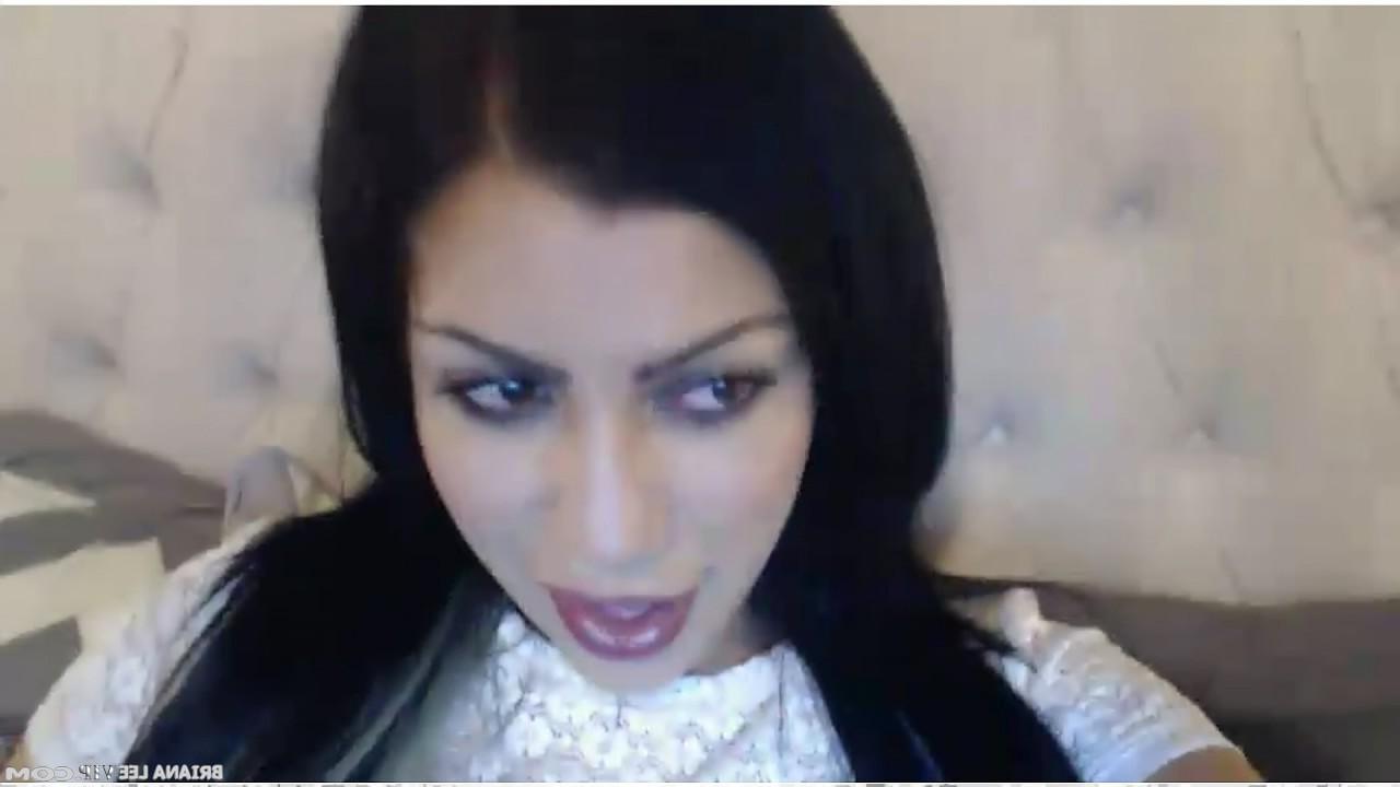 15P Busty hottie Briana Lee masturbtaes for you in bed