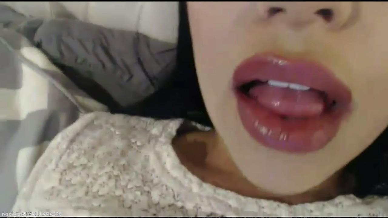 15P Busty hottie Briana Lee masturbates for you in bed