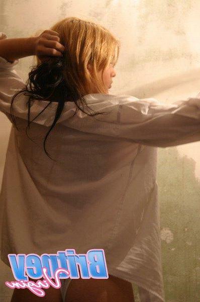 12P Pictures of Britney Virgin playing with a light