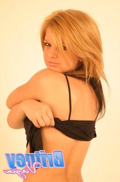 16P Pictures of Britney Virgin teasing in the studio
