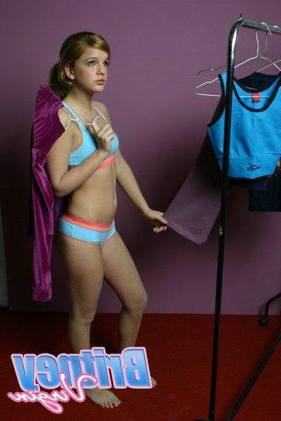 16P Pictures of Britney Virgin getting changed