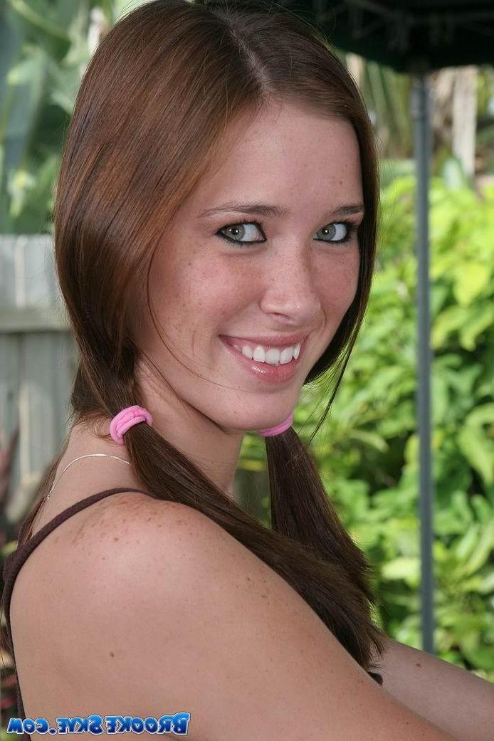 15P Brooke Skye showing off her wet pussy
