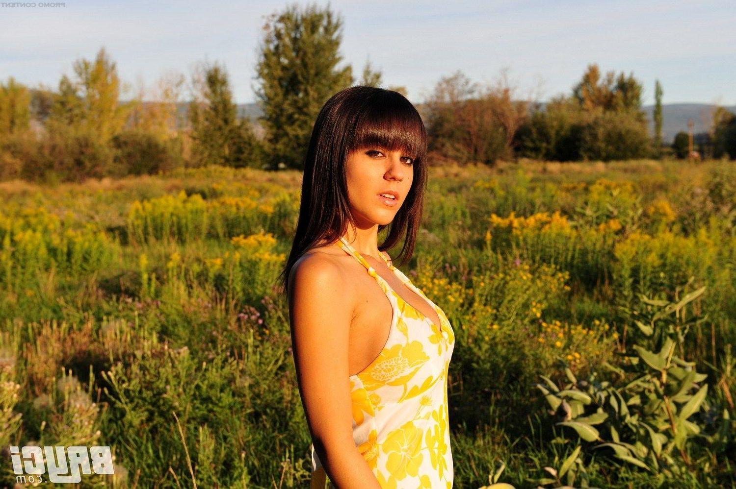15P Pictures of Bryci getting nude in a field