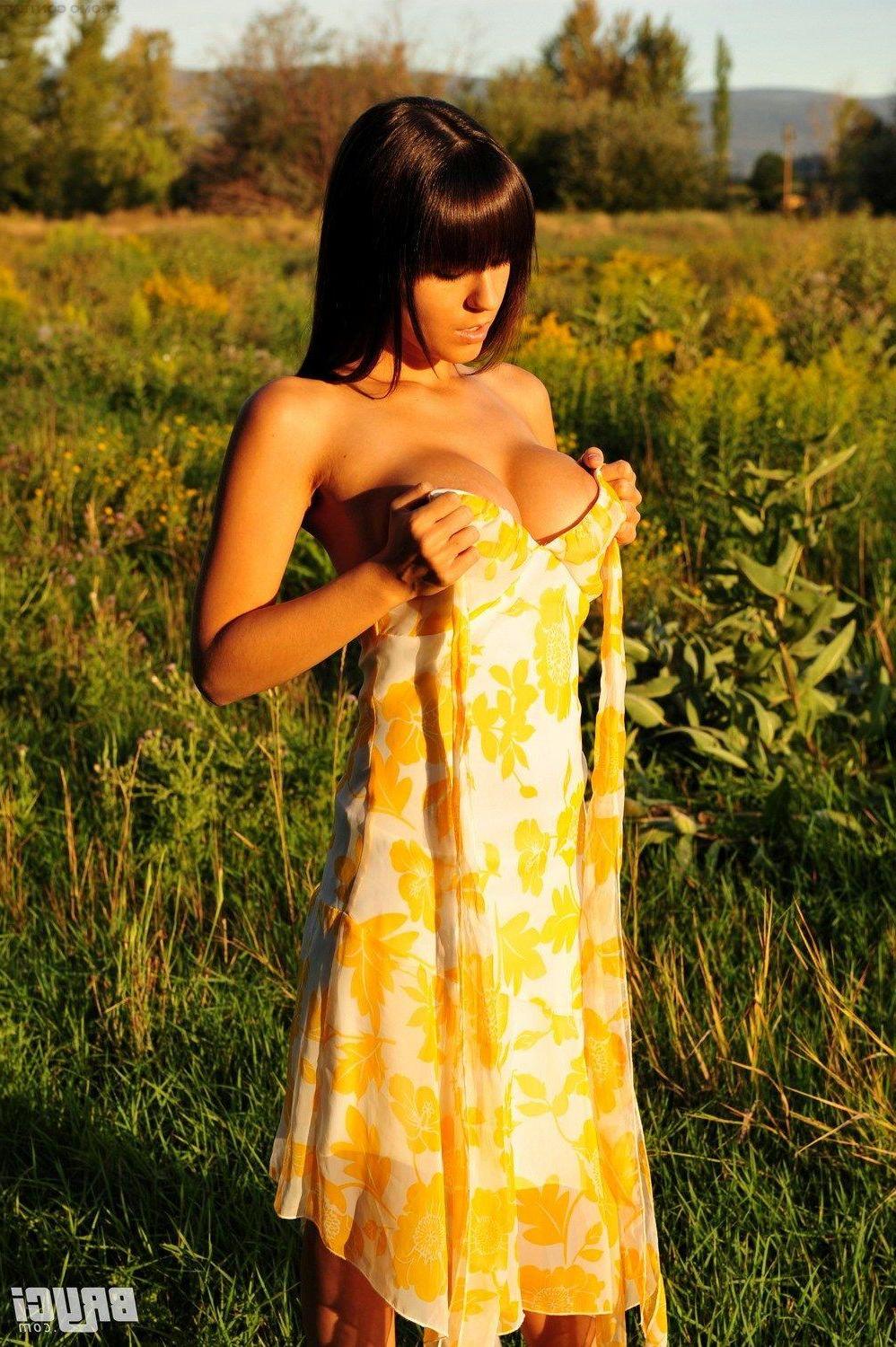 15P Pictures of Bryci getting nude in a field
