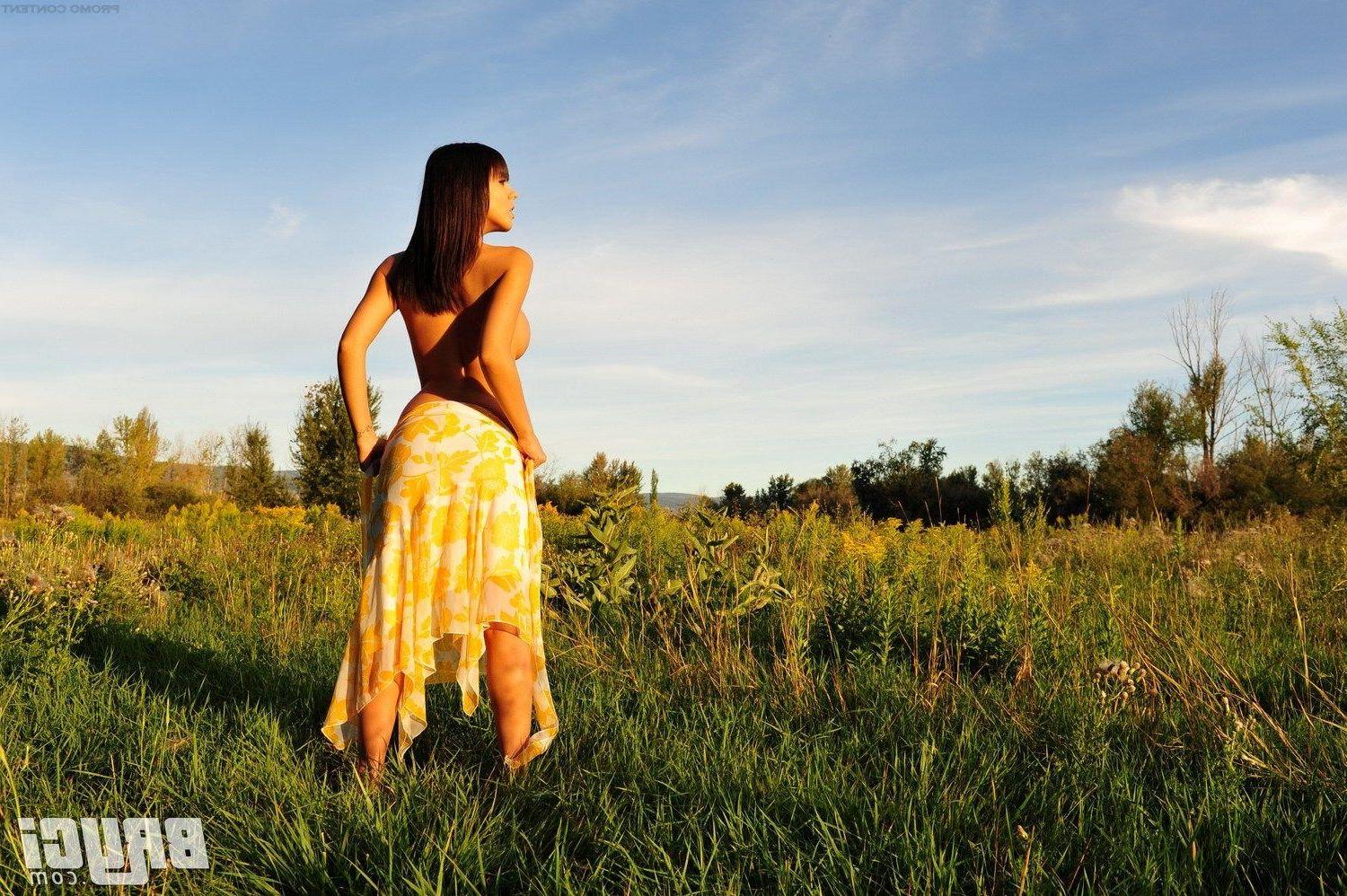 15P Pictures of Bryci getting nude in a field