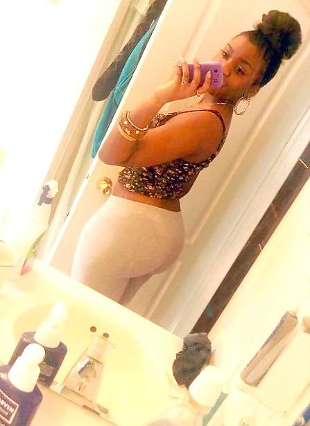 25P Sexy Ebony booty World
