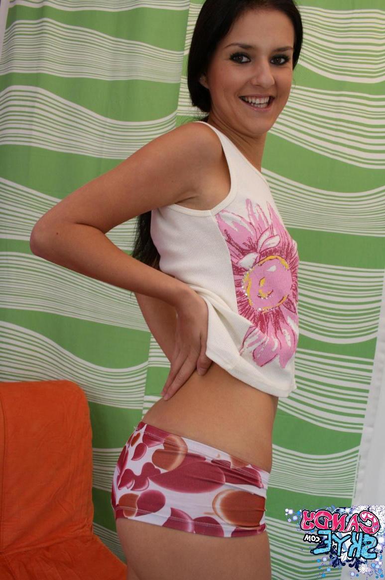 15P Pictures of teen hottie Candy Skye fingering her tight pussy