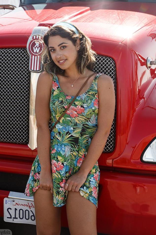8P Brunette teen Carol Jasabe shows you what's up her dress outside