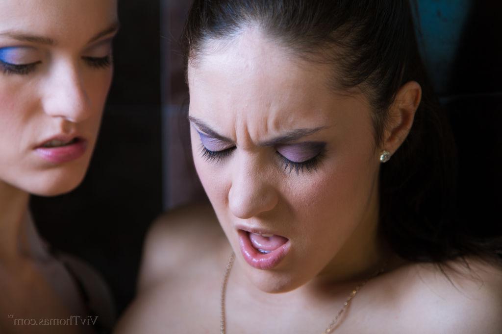 16P Hot girls Jesie Jones and Carolina Abril go at each other in "Admire"