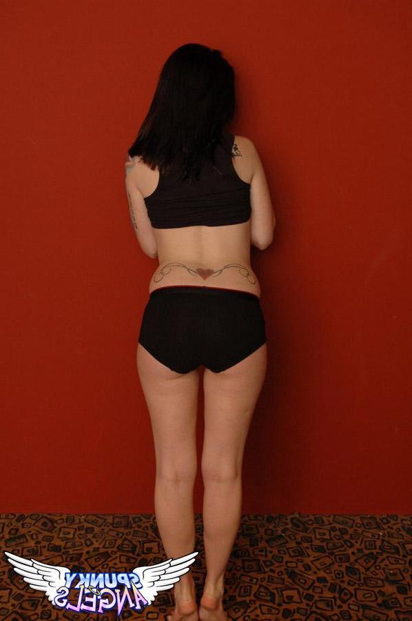 20P Pictures of Cassie Leanne getting all nude for you
