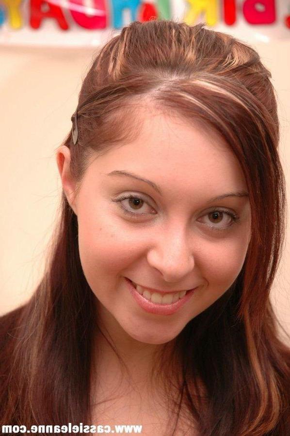 16P Pictures of Cassie Leanne all naked and fingering her pussy