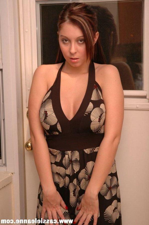 20P Pictures of Cassie Leanne getting nude