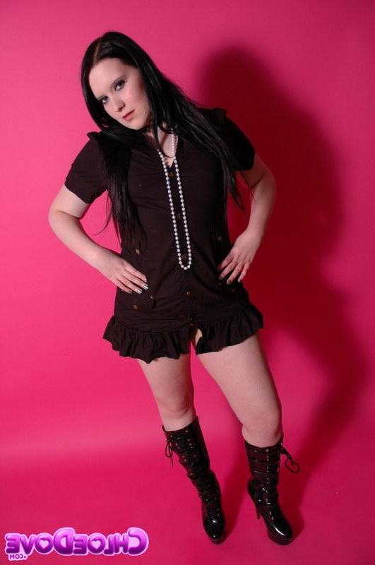 16P Pictures of teen Chloe Dove playing with her vibrator