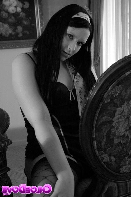 16P Pictures of goth teen Chloe Dove in black and white