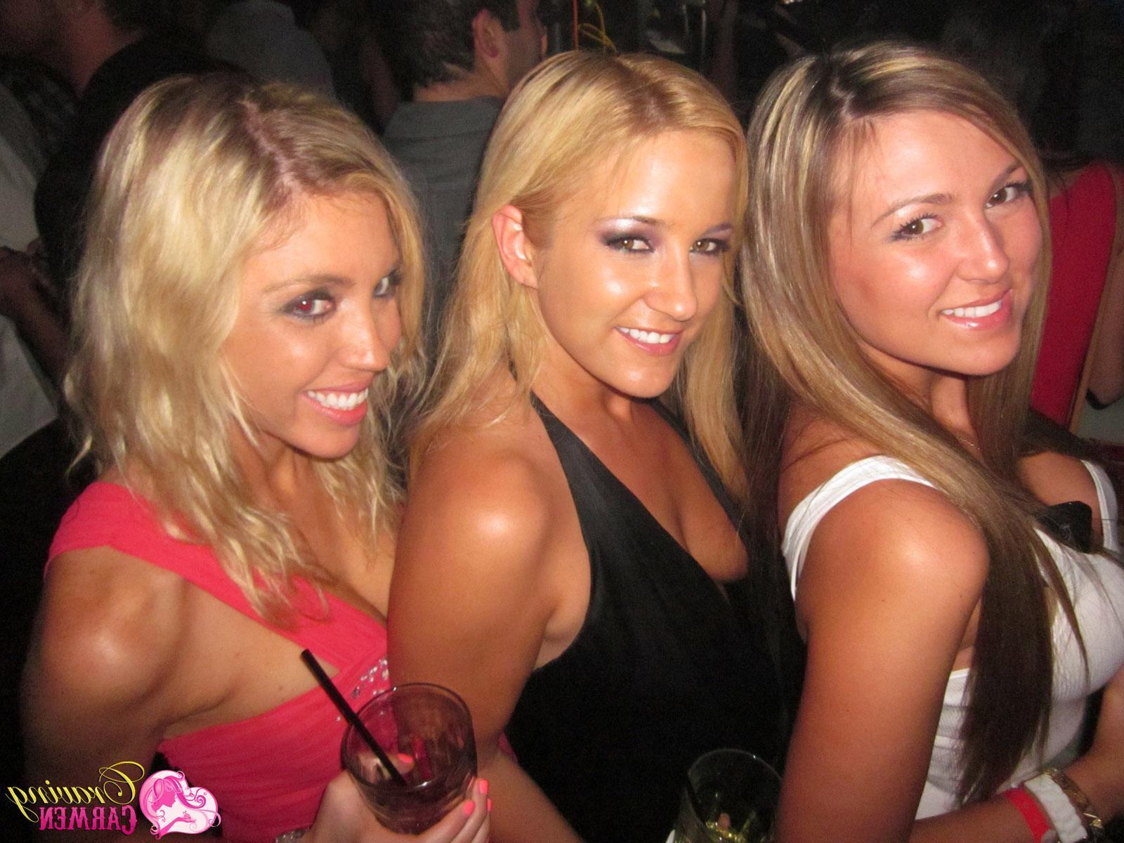 12P Candid pictures from Craving Carmen during her recent visit to Phoenix Arizona
