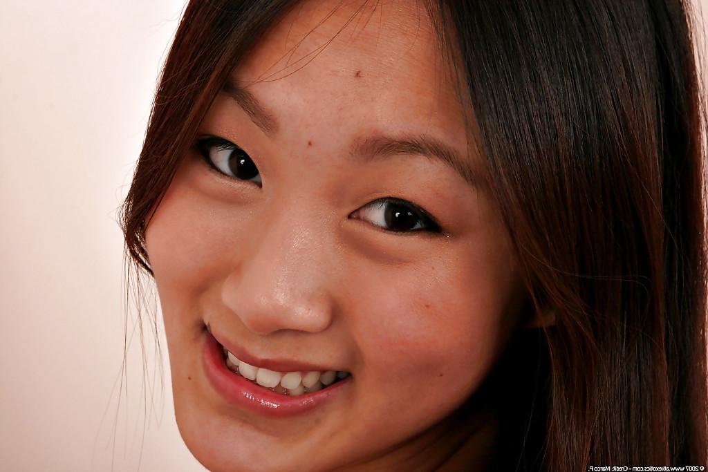 16P Amateur Asian solo girl Evelyn Lin baring tiny breasts while undressing