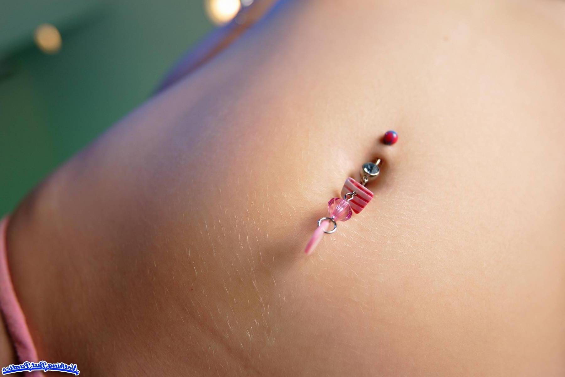 18P Pictures of Jetta giving close-up shots of her fuzzy pink g-string