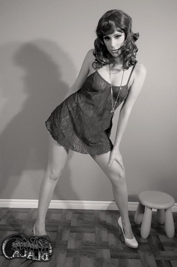 20P Pictures of teen hottie Dakota Black exposing her tits