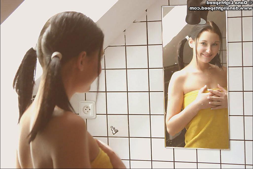 20P Pictures of Dana Lightspeed wearing a towel