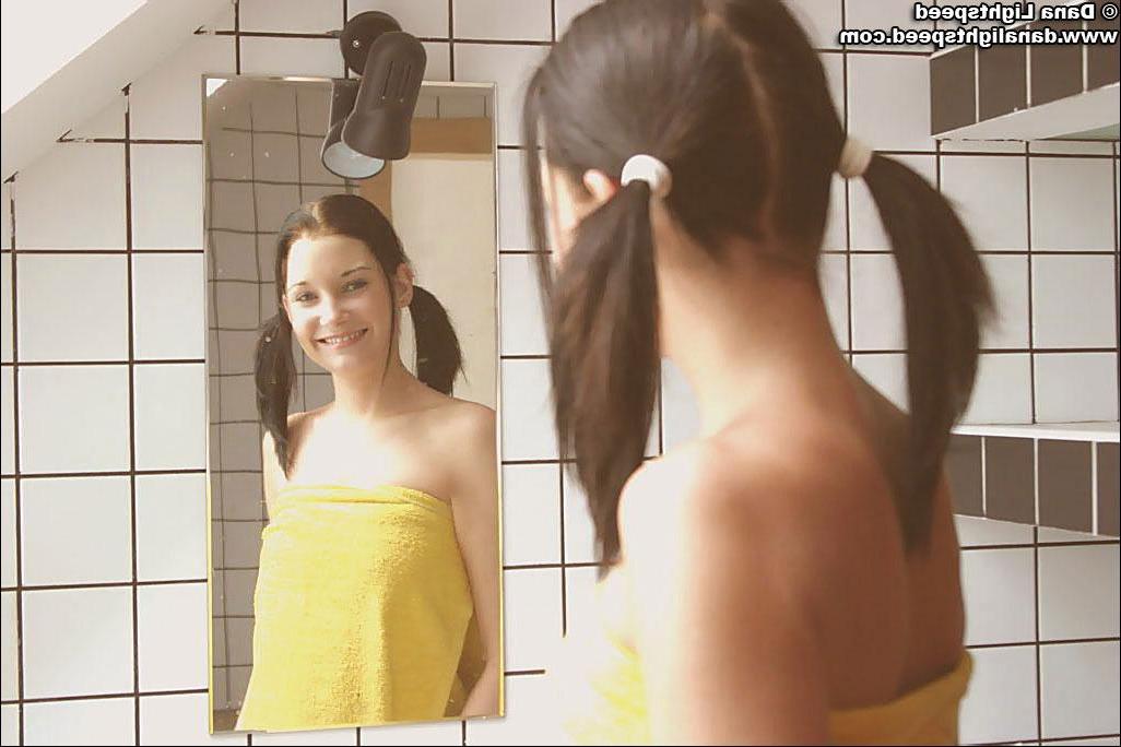 20P Pictures of Dana Lightspeed wearing a towel