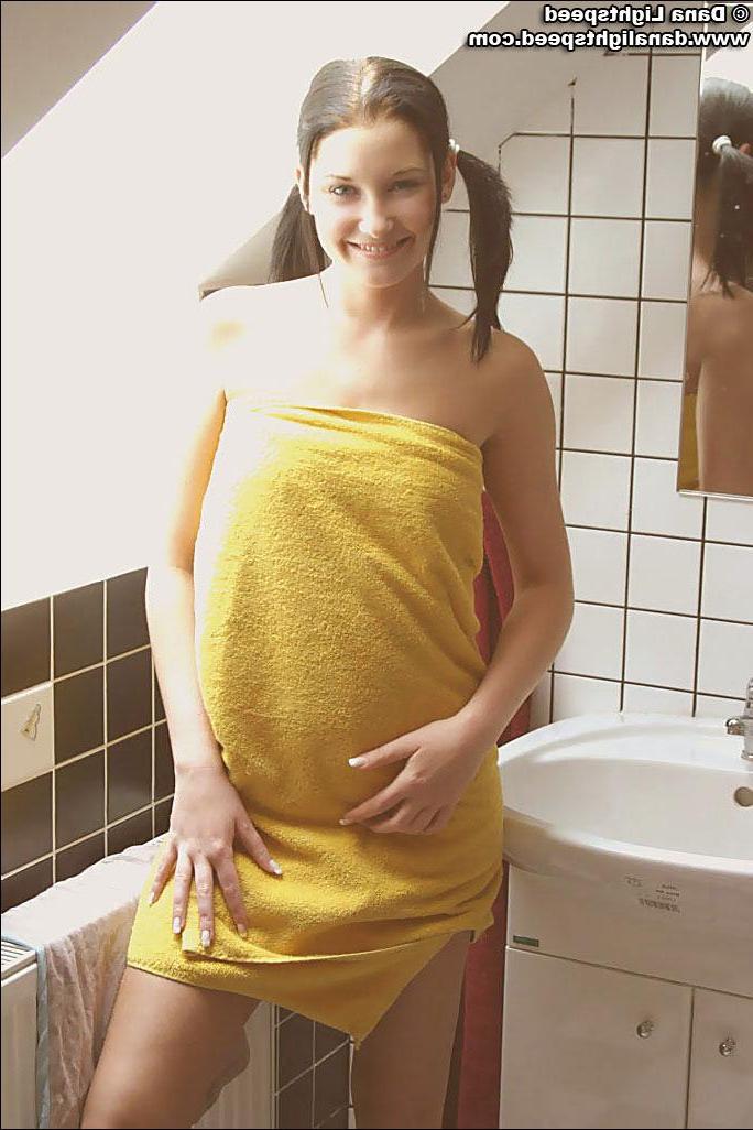 20P Pictures of Dana Lightspeed wearing a towel