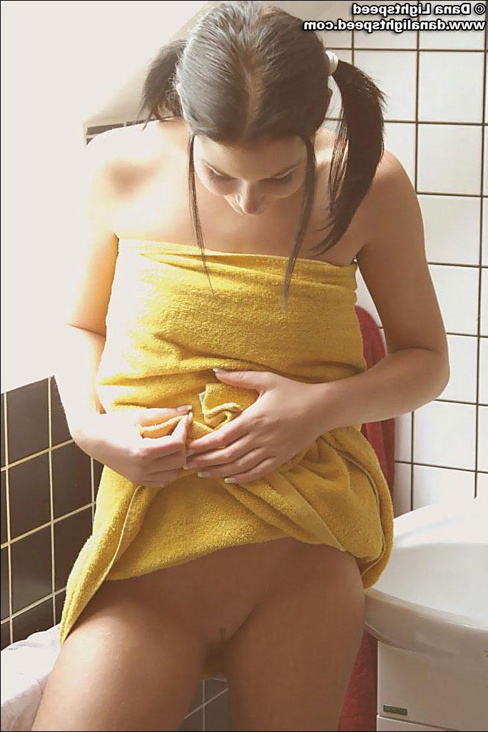 20P Pictures of Dana Lightspeed wearing a towel