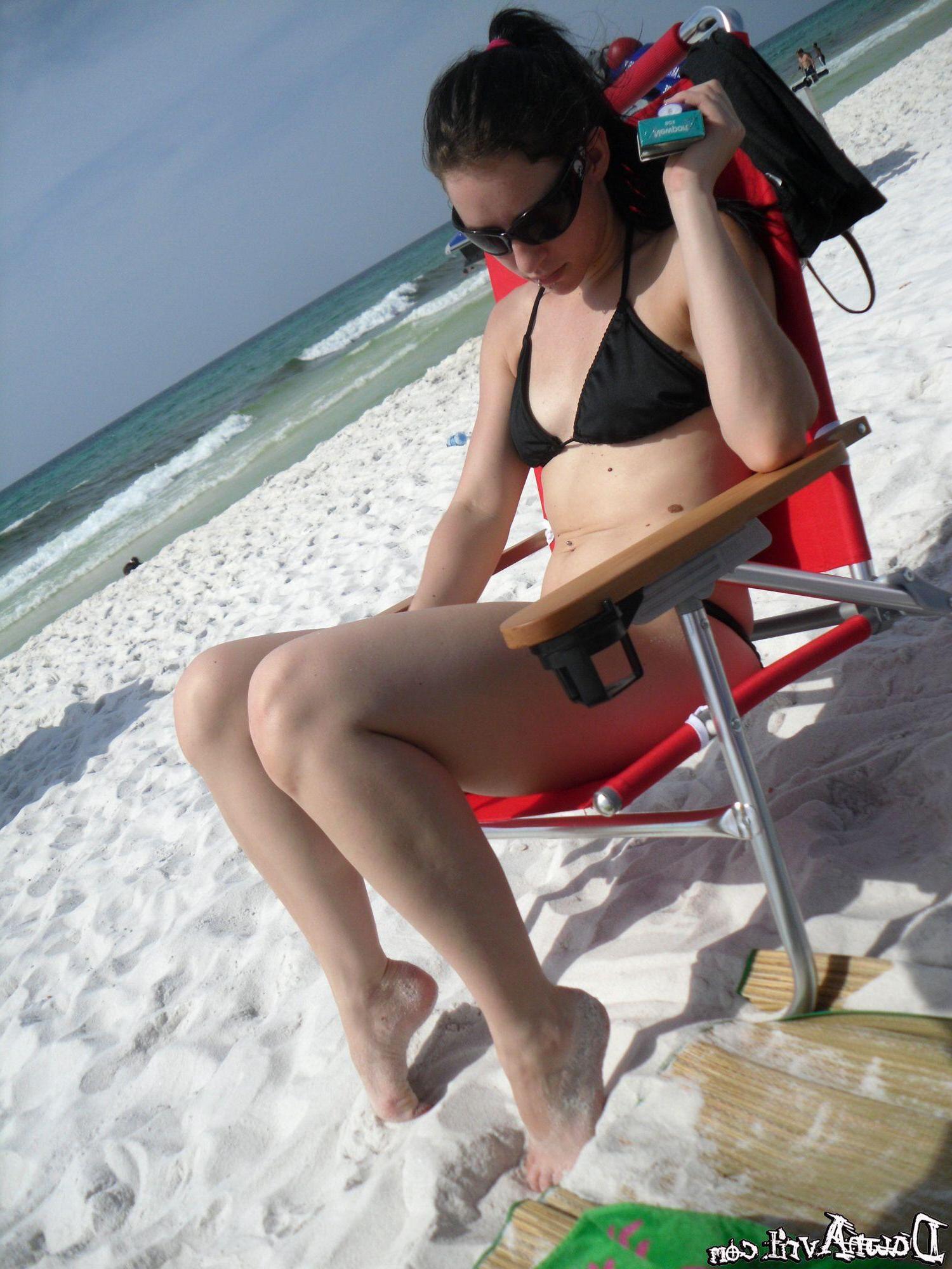 17P Pictures of Dawn Avril getting all wet