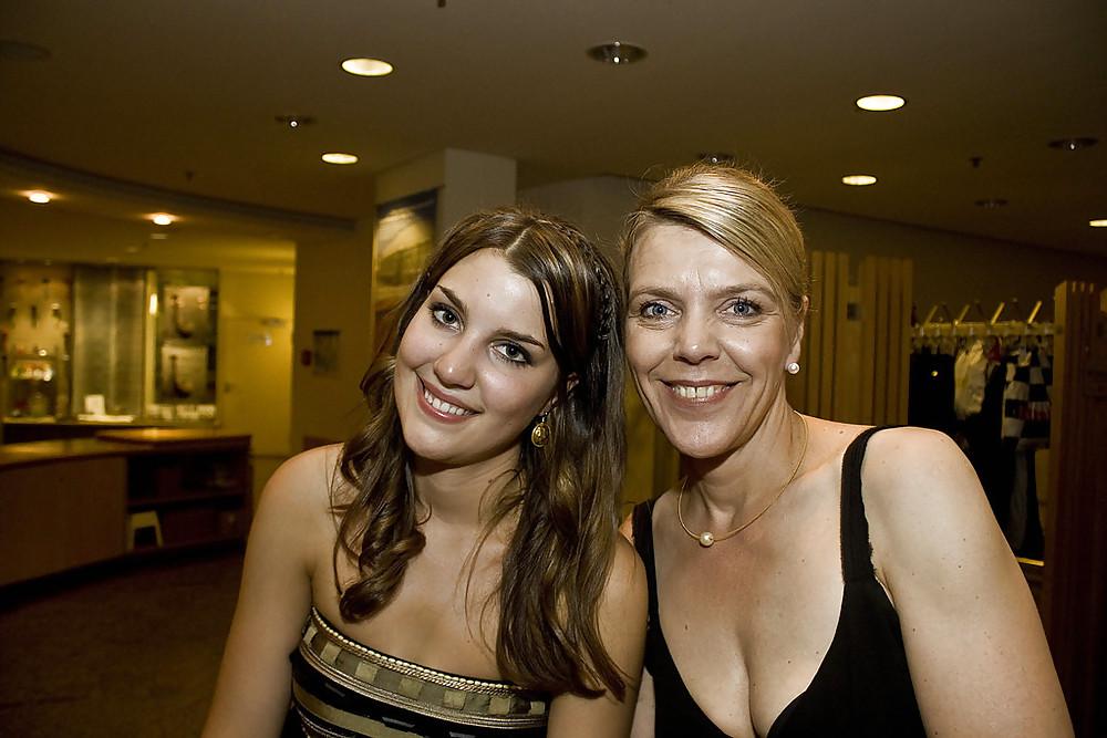 23P Mother&daughter. Which one will you fuck? Please Comment