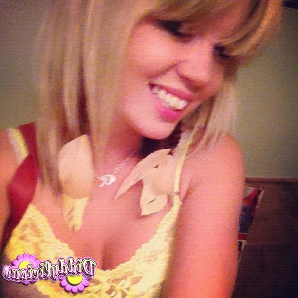 20P Candid pics of teen girl Diddylicious being a cock tease