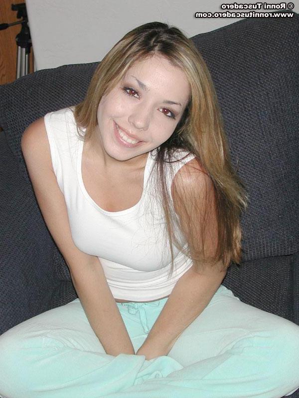 20P Pictures of Ronni and Ali getting nude together