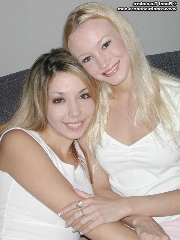 20P Pictures of Ronni and Ali getting nude together