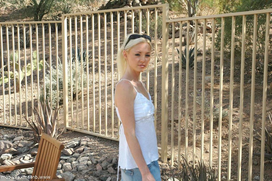 20P Pictures of Dream Kelly hanging out by the pool