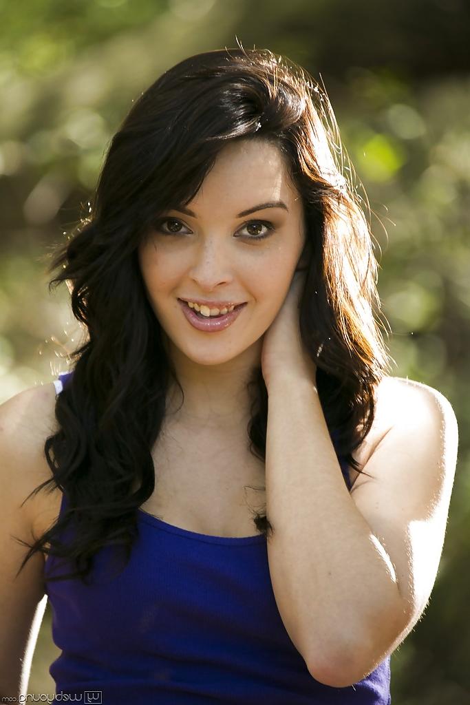 16P Enchanting teen babe Natalie Heart films new outdoor sex flick