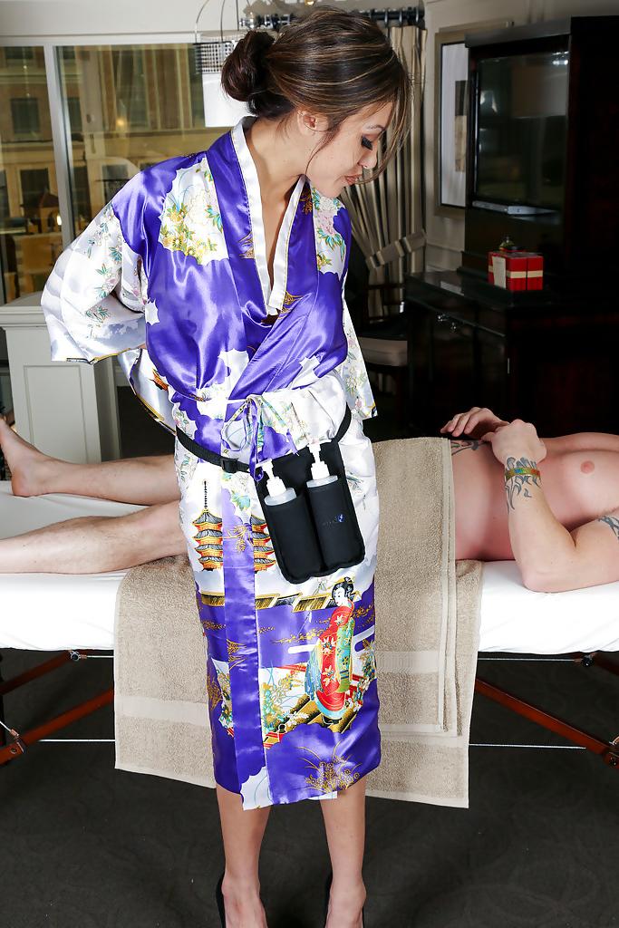16P Sweet Asian massage from Jayden Lee is all that guy really needs