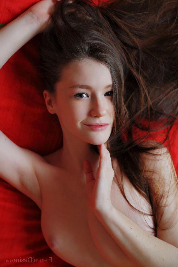 16P Beautiful teen Emily Bloom strips completely nude for you in "ROJO"
