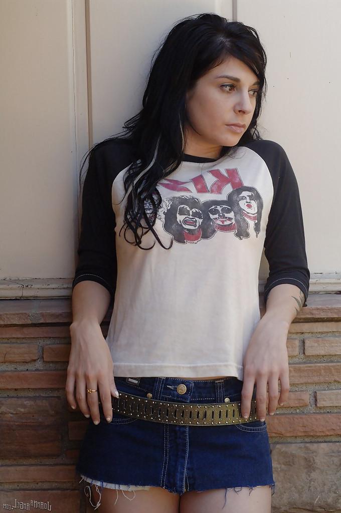 16P Clothed milf Joanna Angel takes part in an amateur posing scene