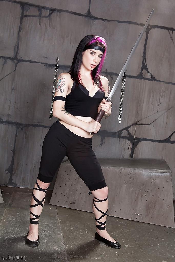 13P Tattooed brunette vixen getting naked and showcasing her pink cunt